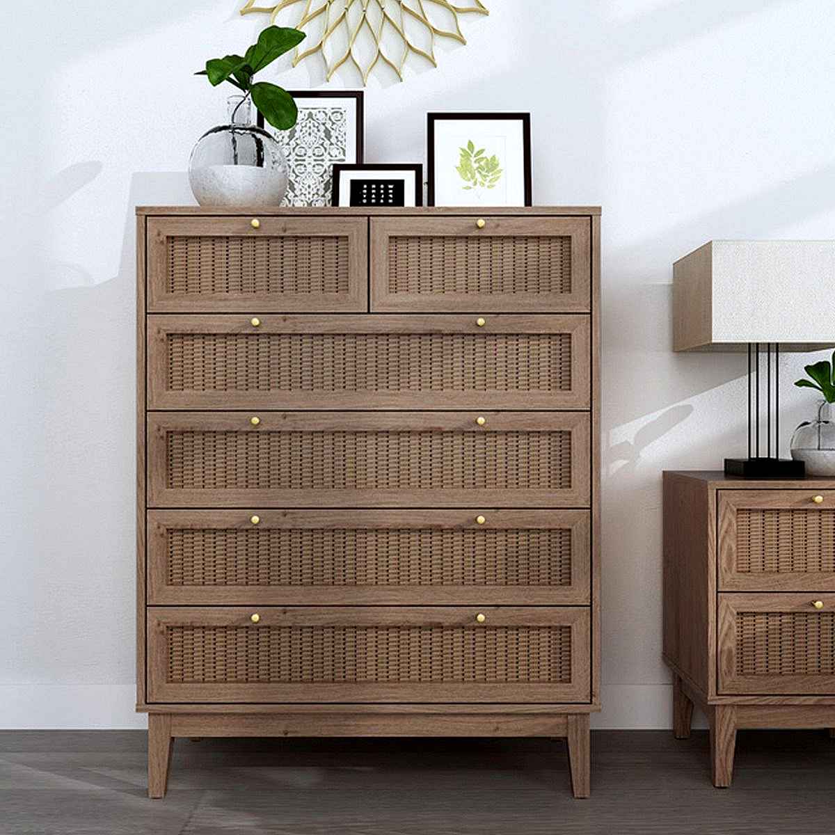 chest of drawers