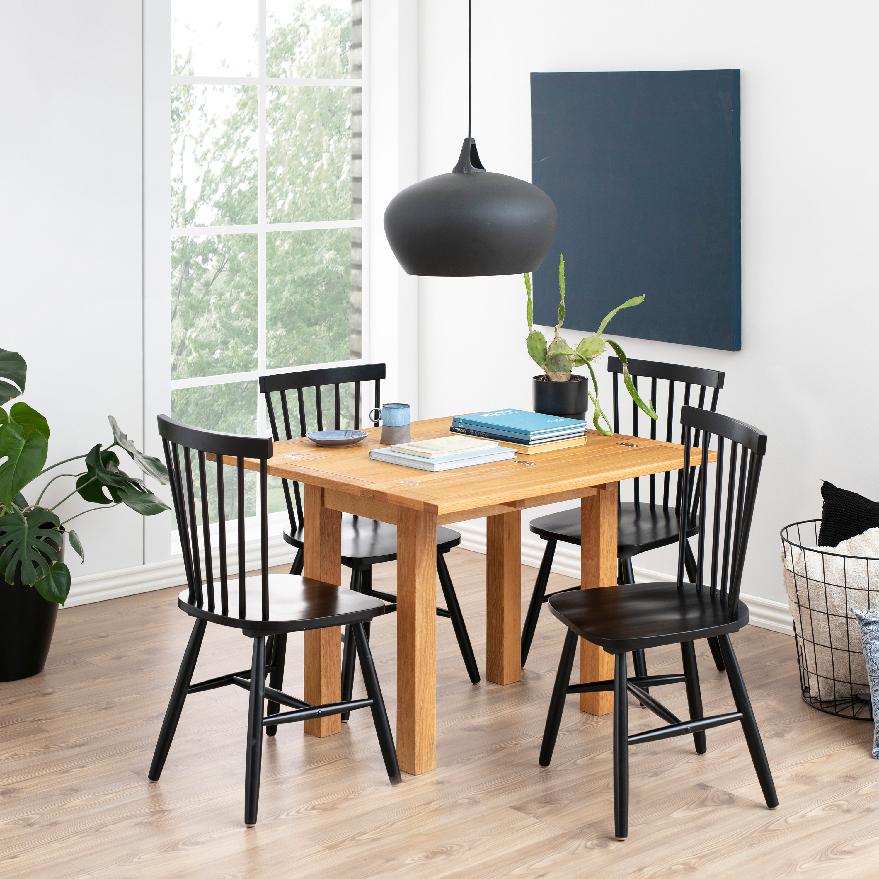 KENZA Extending Dining Table in Oak Included 4 Dining Chairs in Black - Rosalind Collection