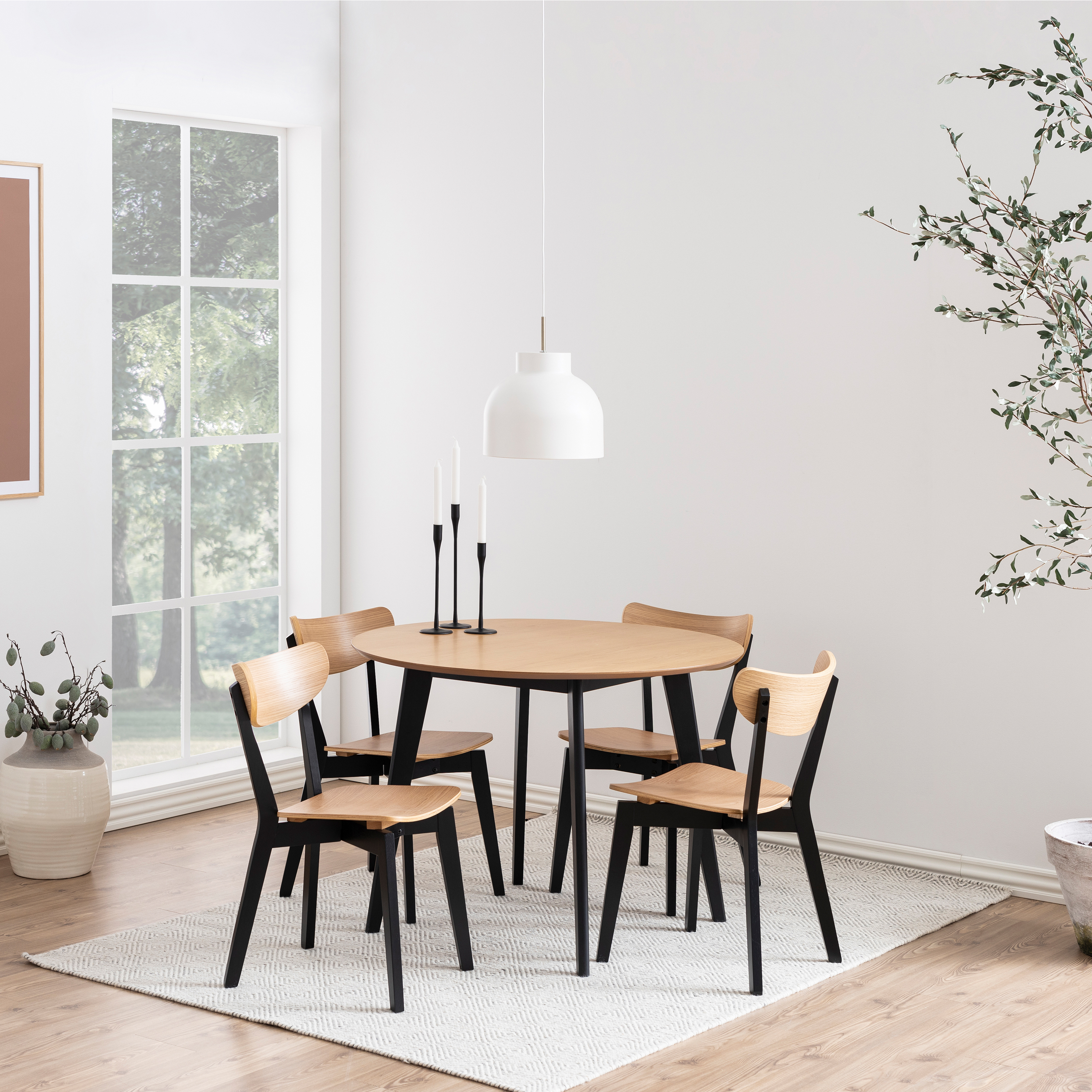 ROXEN Round Dining Table in Oak and Black Included 4 Dining Chairs in Black and Oak - Rosalind Collection