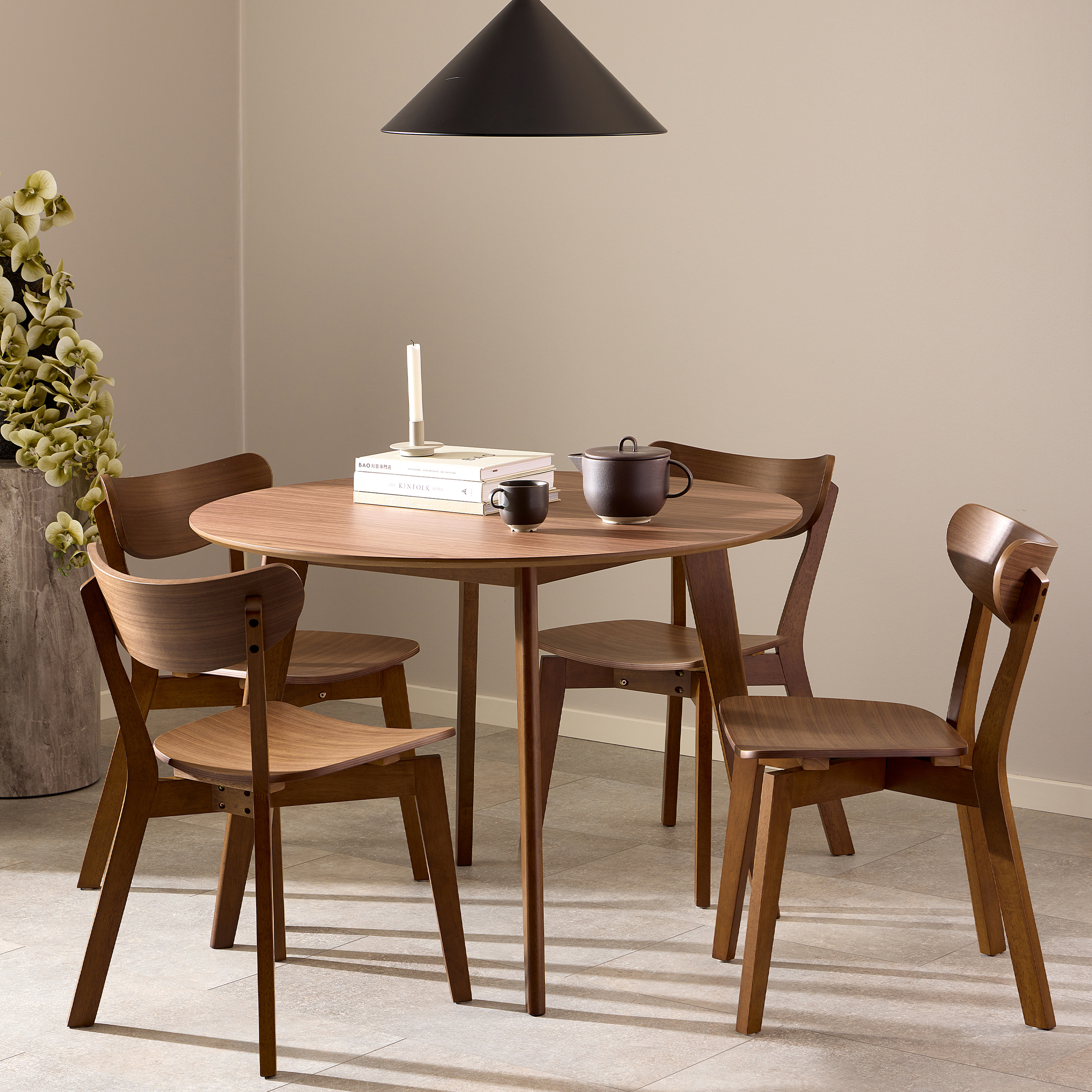 ROXEN Round Dining Table in Walnut Included 4 Dining Chairs in Walnut - 120cm - Rosalind Collection