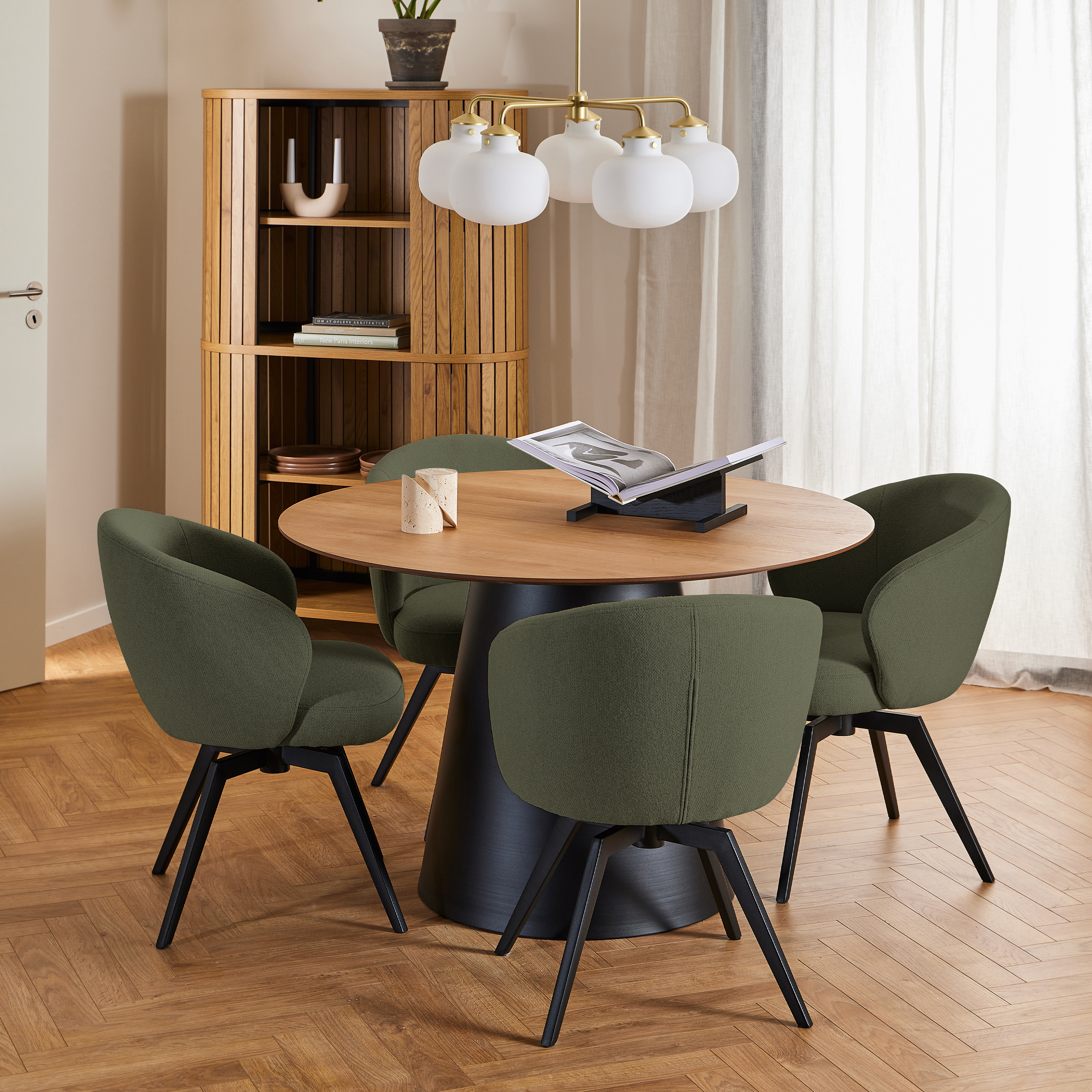 SOIL Round Dining Table in Oak and Black Included 4 Dining Chair with Armrest and Swivel Function in Green - Rosalind Collection