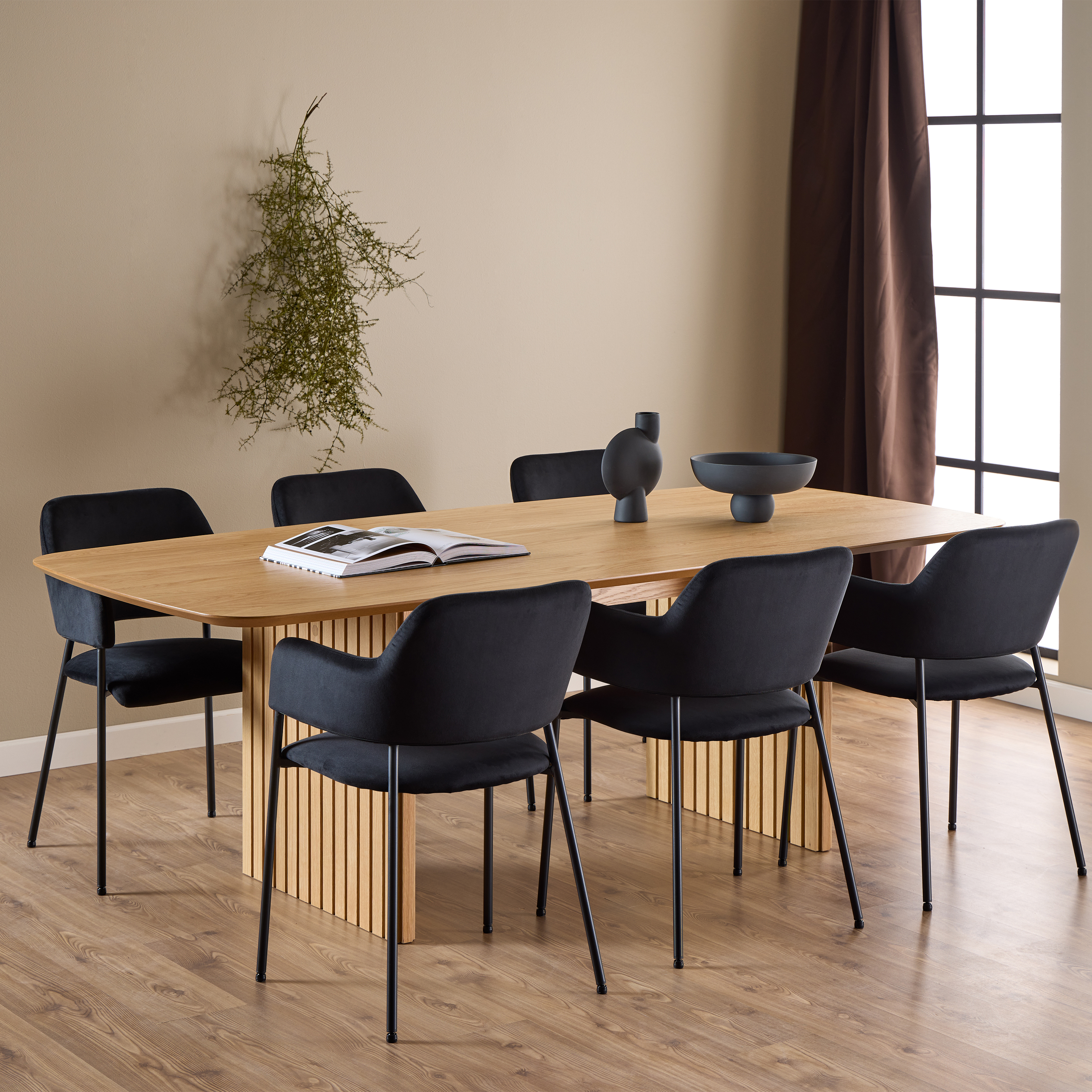 VORNICK Dining Table in Oak including 6 Dining Chairs with Armrest in Black - Rosalind Collection