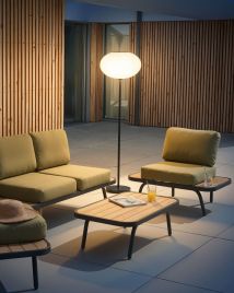 LAMAXO Outdoor Solar LED Floor Lamp - Black