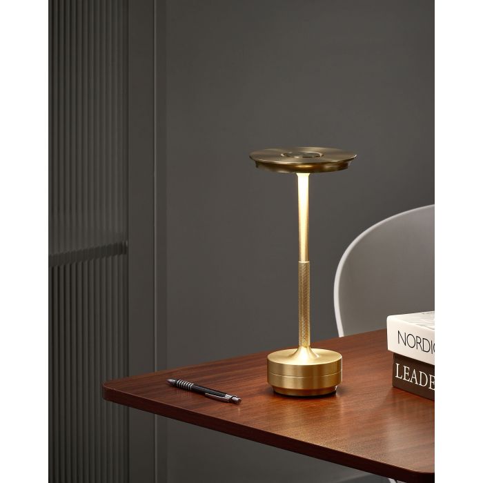 LAMAXO Solar LED Floor Lamp - Black