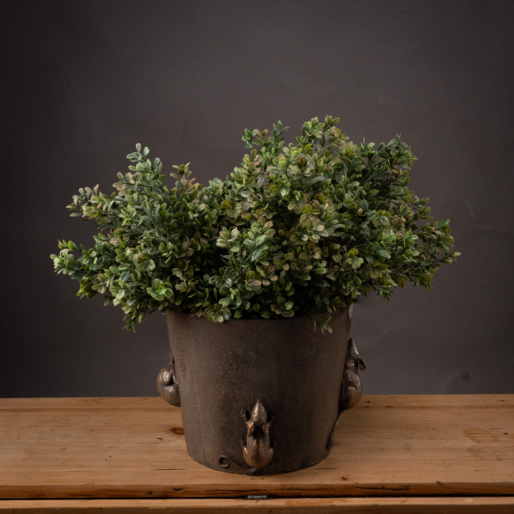 Tipped Leaf Spray - Red - Corinthia Corner